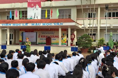 PHÒNG CẢNH SÁT PCCC VÀ CỨU NẠN CỨU HỘ KHU VỰC 4 – CÔNG AN TỈNH ĐẮK LẮK TUYÊN TRUYỀN, HUẤN LUYỆN VÀ THỰC TẬP PHƯƠNG ÁN PCCC TẠI TRƯỜNG THPT QUANG TRUNG